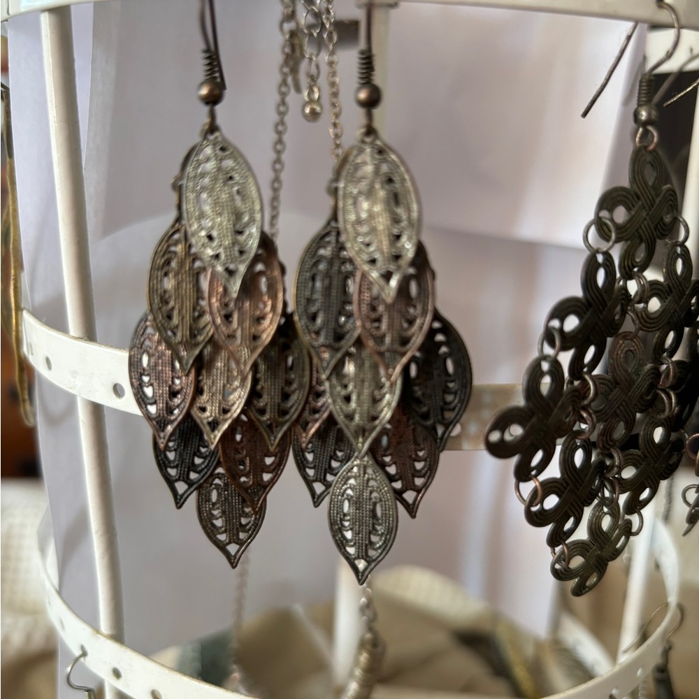 Tri-Color Layered Leaf Accent Earrings